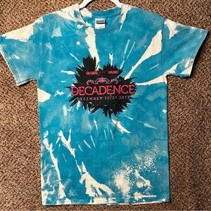 2013 Decadence Tie-Dye Event Tee in Turquoise & White